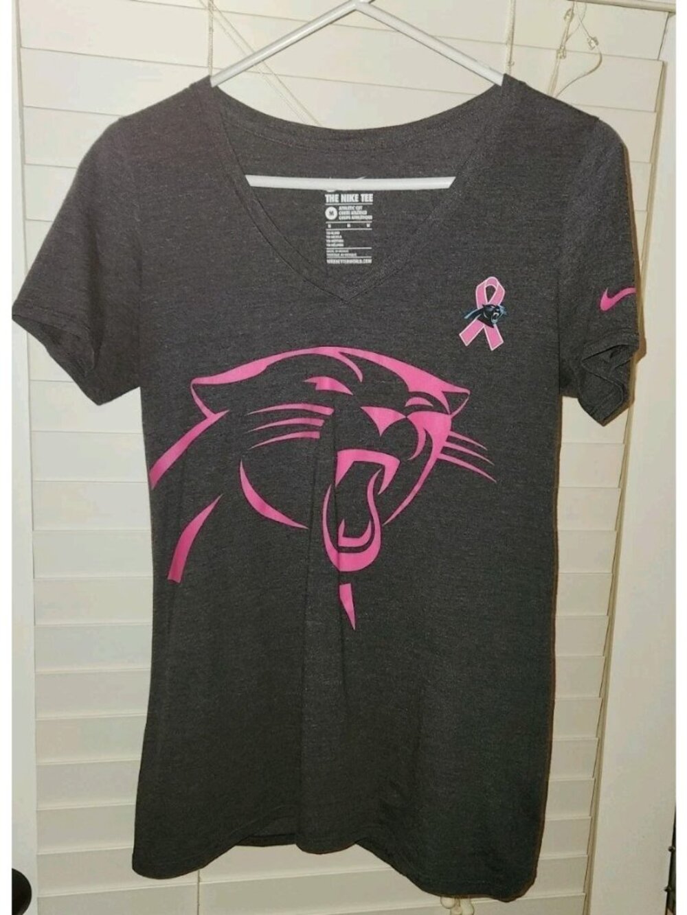 Nike Carolina Panthers womens MEDIUM crucial catch gray breast cancer shirt